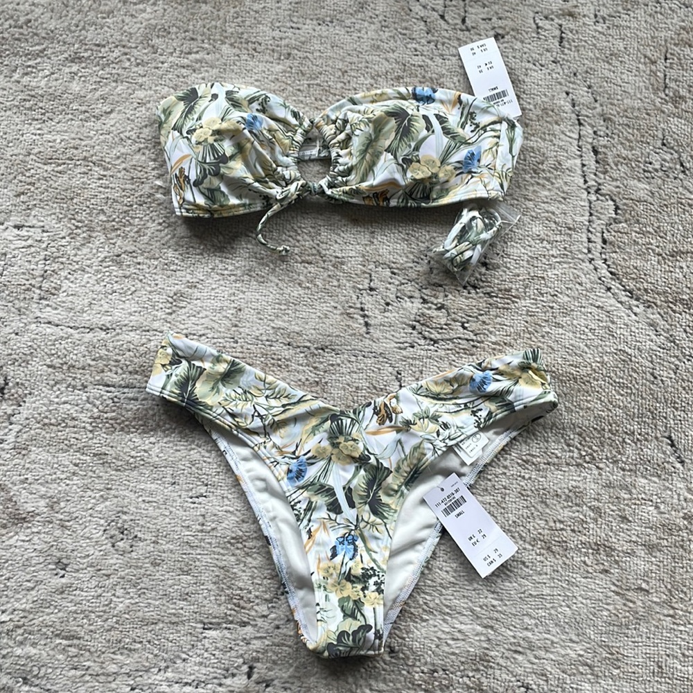 Abercrombie NWT high leg cheeky strapless bikini